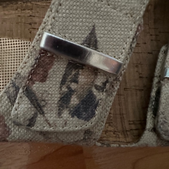 🍉Baretraps sandals 9 1/2 GUC, Velcro tan with floral pattern - Picture 8 of 10